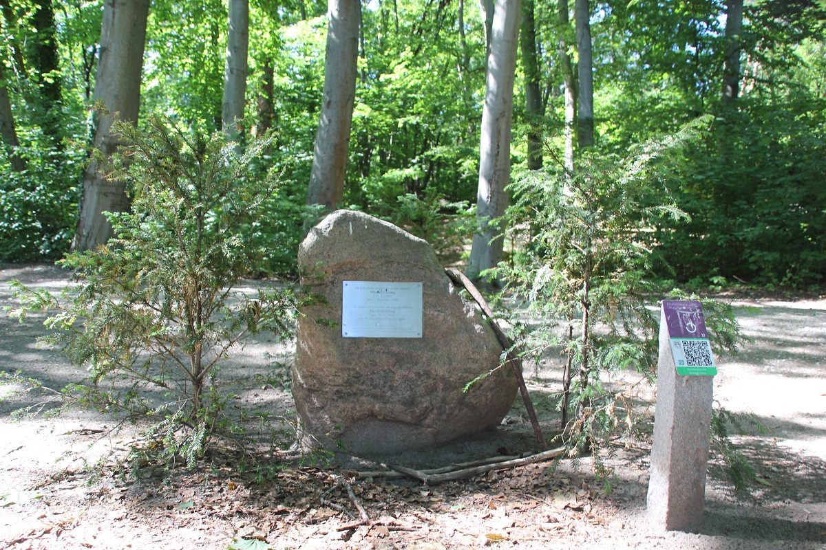 Denkmal für Nordahl Grieg am Machnower See