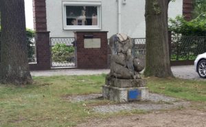 Demolierte Skulptur Hasemann