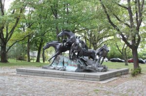 The Day the Wall Came Down Bronzeskulptur
