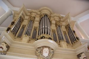 https://www.berlin-teltow.de/wp-content/uploads/2022/12/Orgel-Alte-Dorfkirche-Zehlendorf.jpg