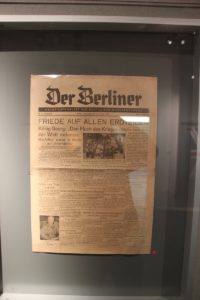 Schlagzeilen Kriegsende Alliierten-Museum