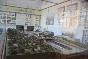 https://www.berlin-teltow.de/wp-content/uploads/2023/03/Modell-Schleuse-Kleinmachnow-Industriemuseum-Teltow.jpg