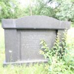 Grosser Grabstein Friedhof Schönow