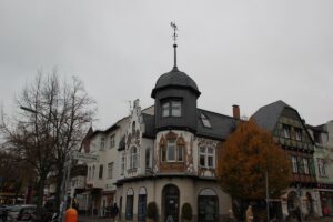 Emisch-Haus Neobarocker Zwiebelturm mit Wappenmalerei