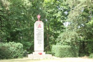 Sowjetisches Ehrendenkmal Stele