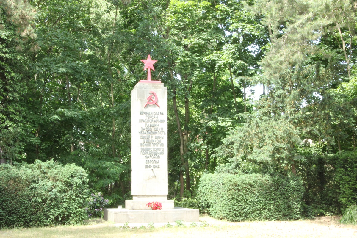 Das Sowjetische Ehrendenkmal und die Befreiung Kleinmachnows